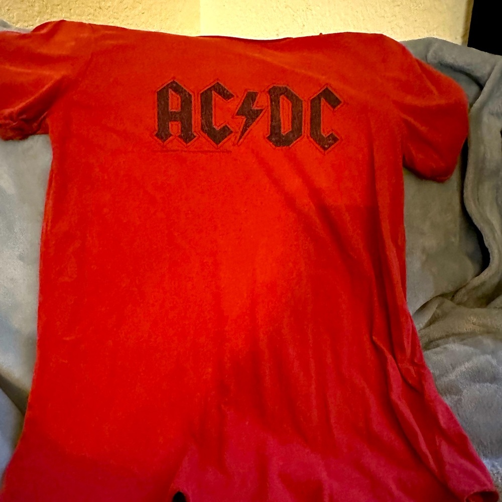 Very cute vintage AC/DC shirt
